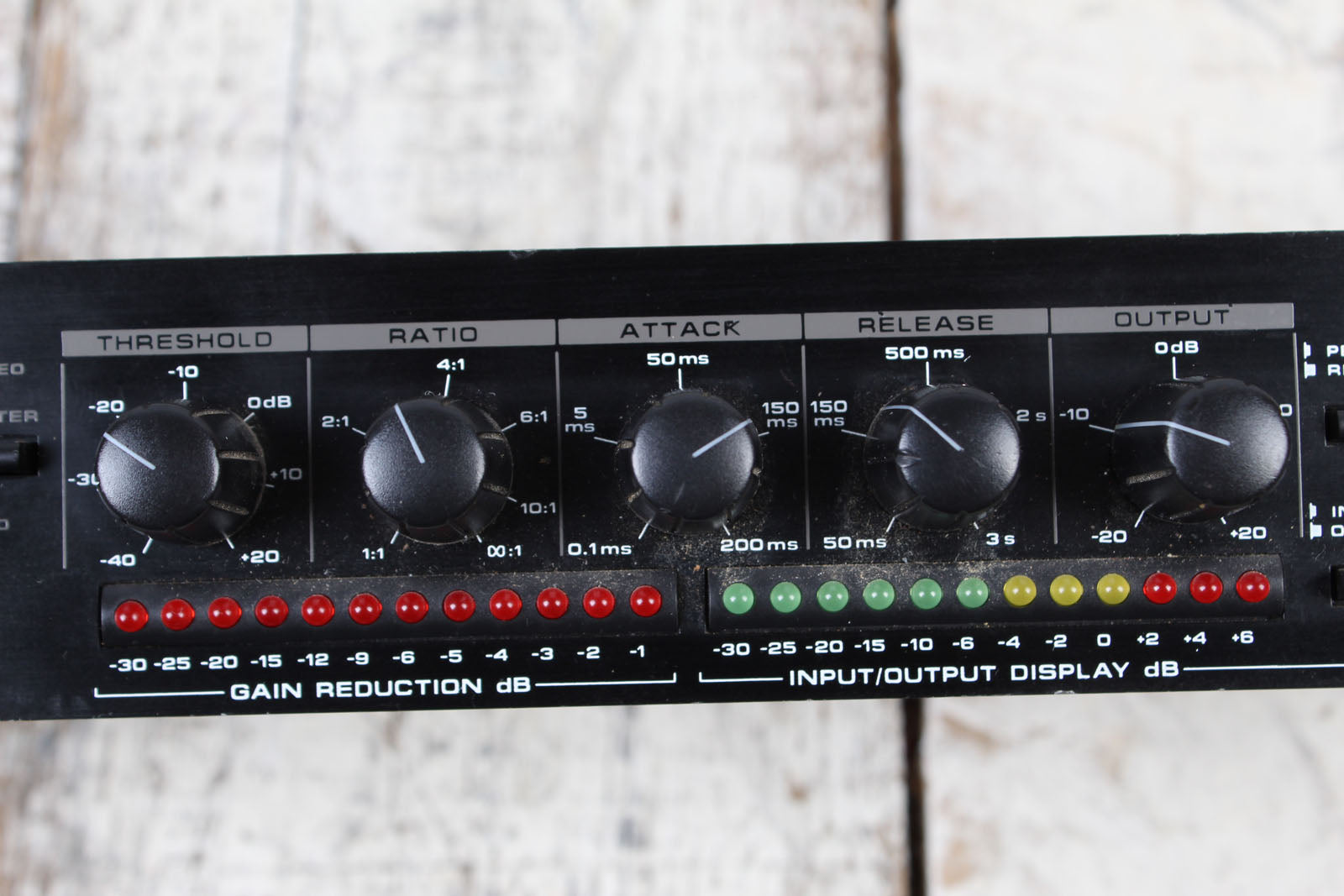 配信機器・PA機器・レコーディング機器 Alesis 3630 Compressor ALESIS 3630 COMPRESSOR - メルカリ