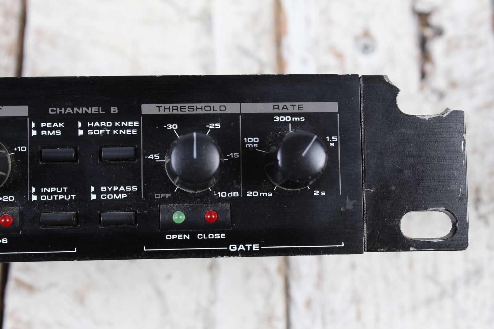 Alesis 3630 Dual Channel Audio Compressor Limiter RMS and Gate with Noise Gate