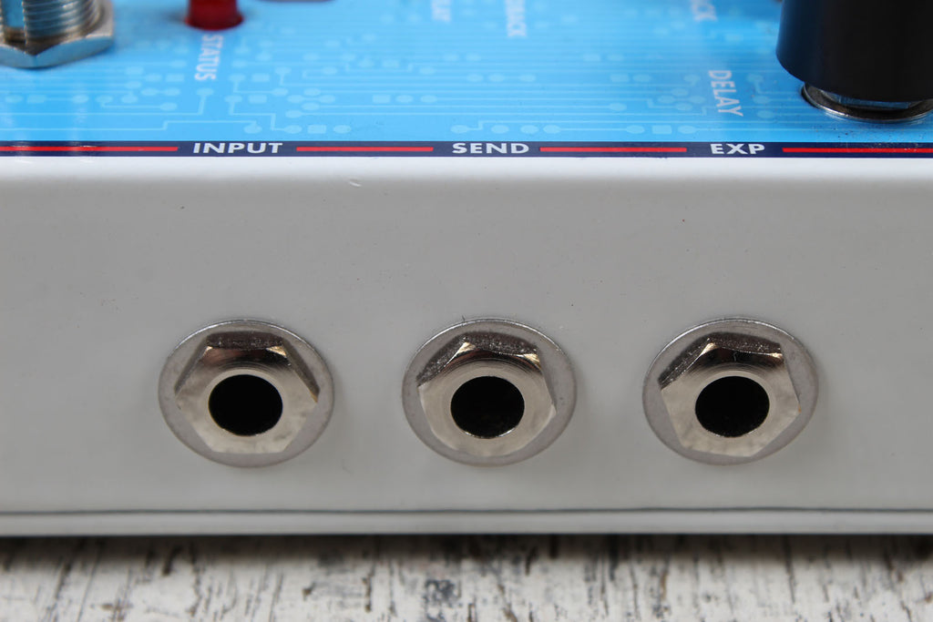 Electro-Harmonix Deluxe Memory Man 1100-TT Delay Pedal Electric Guitar Effects Pedal with Power Supply