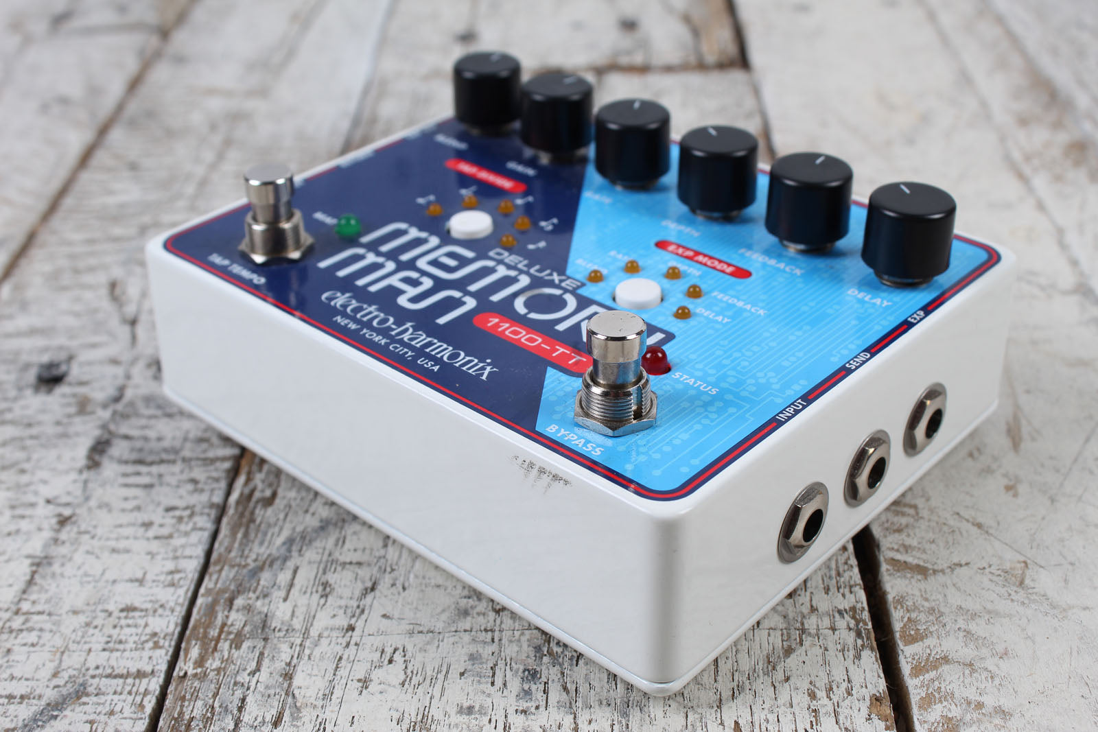 Electro-Harmonix Deluxe Memory Man 1100-TT Delay Pedal Electric Guitar Effects Pedal with Power Supply