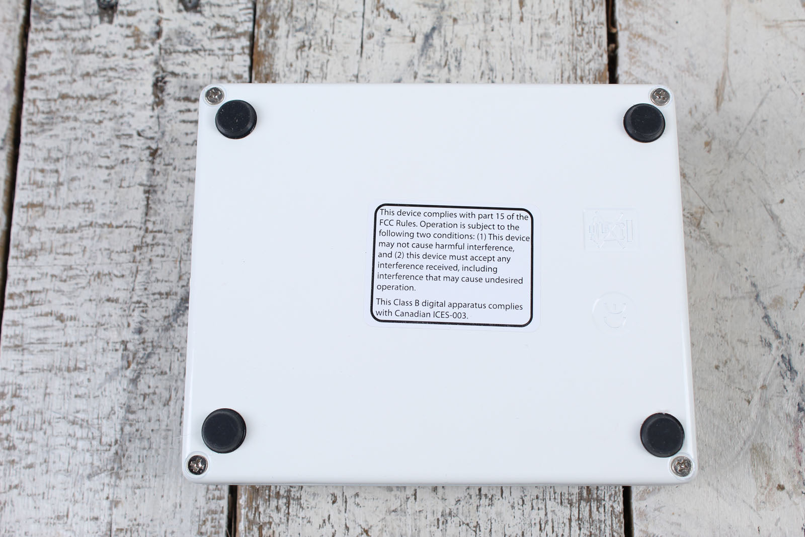 Electro-Harmonix Deluxe Memory Man 1100-TT Delay Pedal Electric Guitar Effects Pedal with Power Supply