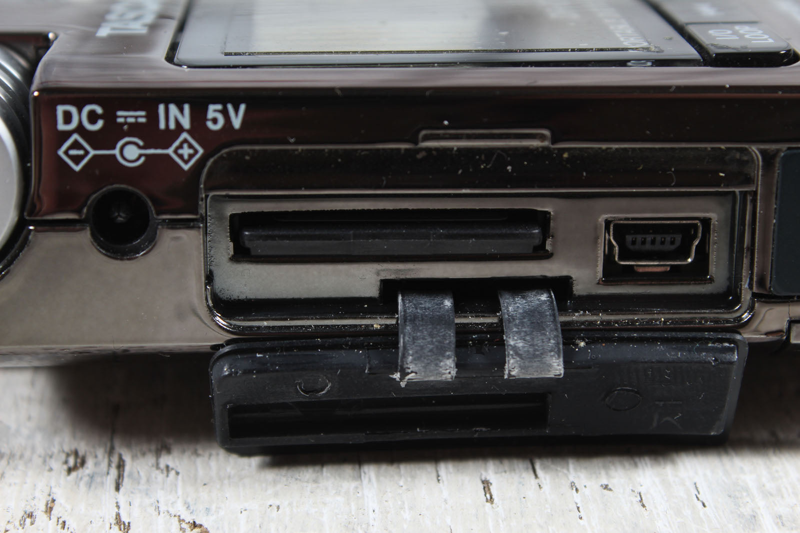 Tascam DR-07 Portable Digital Recorder with Foam Topper And Zip Case