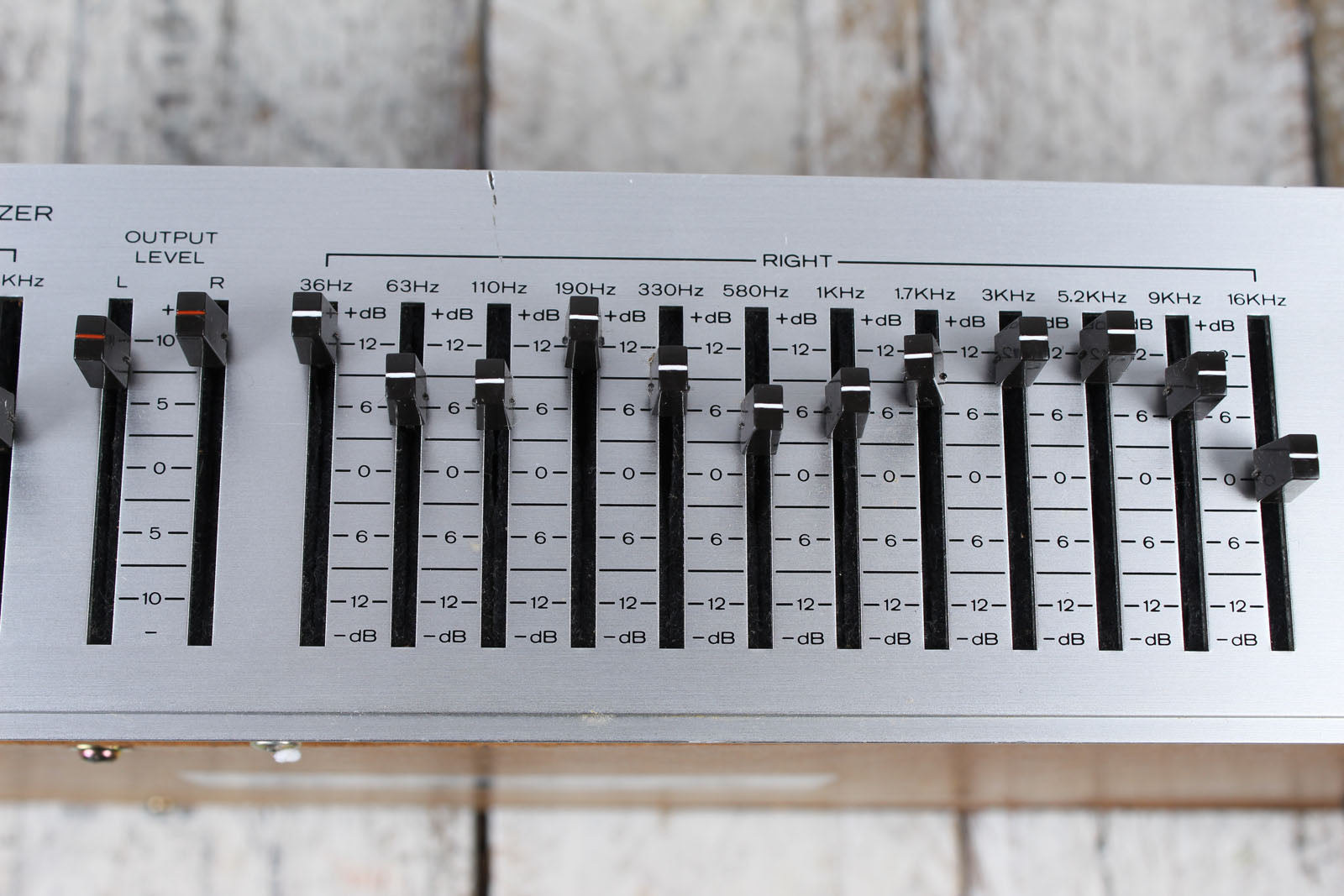 Realistic 31-2010 Rack Mount 12 Band Stereo Frequency Equalizer