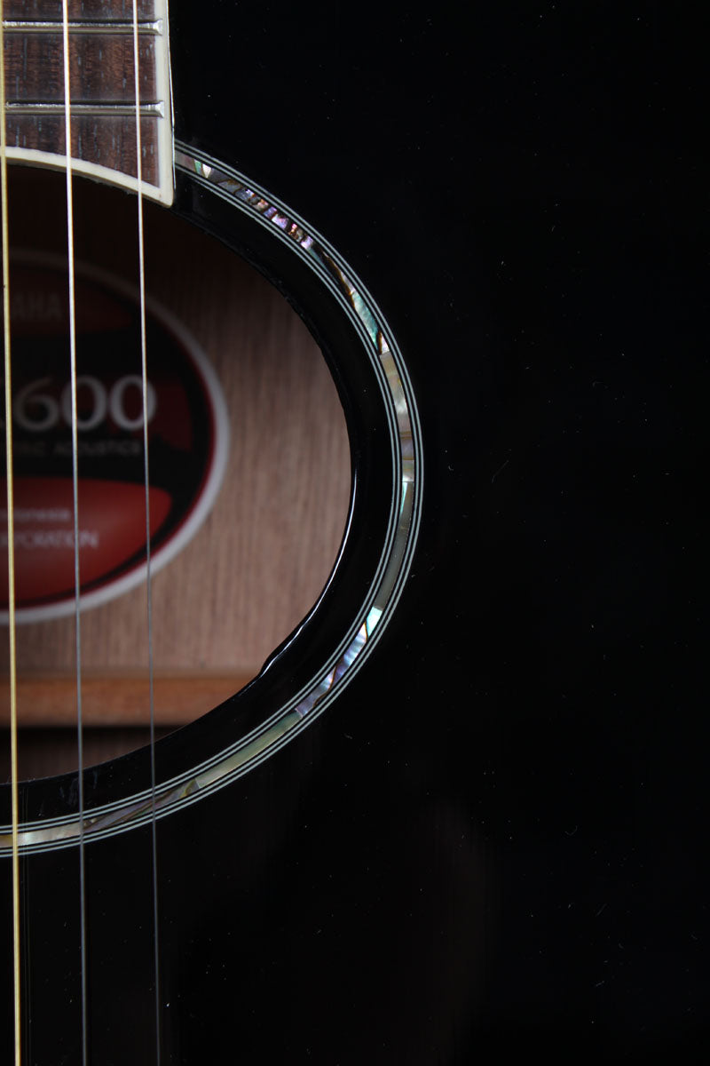 Yamaha APX Series APX600 Thinline Cutaway Acoustic Electric Guitar Black Finish