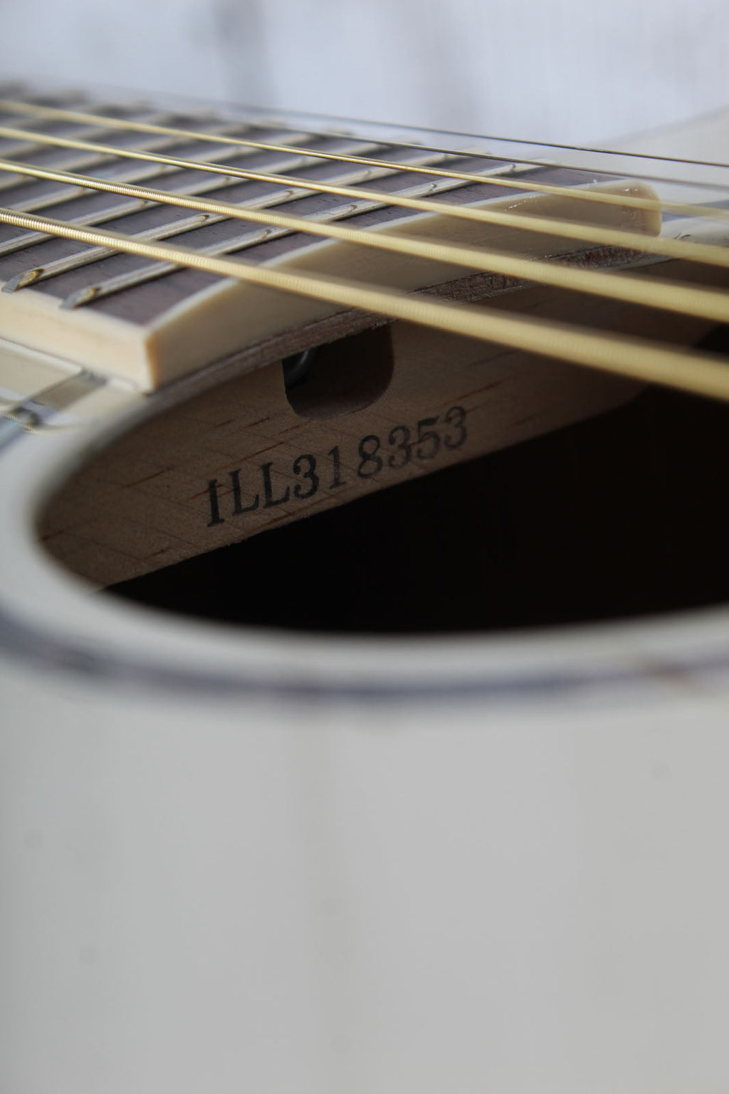 Yamaha Thinline Cutaway Acoustic Electric Guitar Vintage White Finish APX600 VW