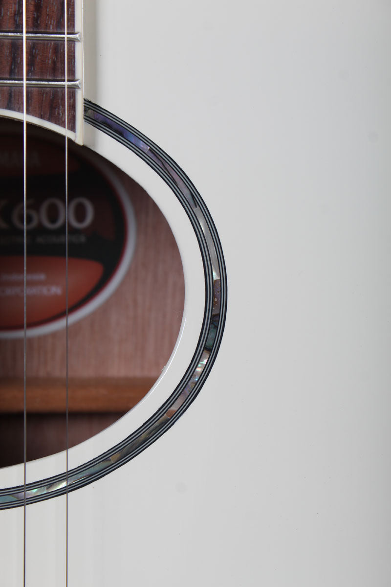 Yamaha APX600 Thinline Cutaway Acoustic Electric Guitar Vintage White Finish