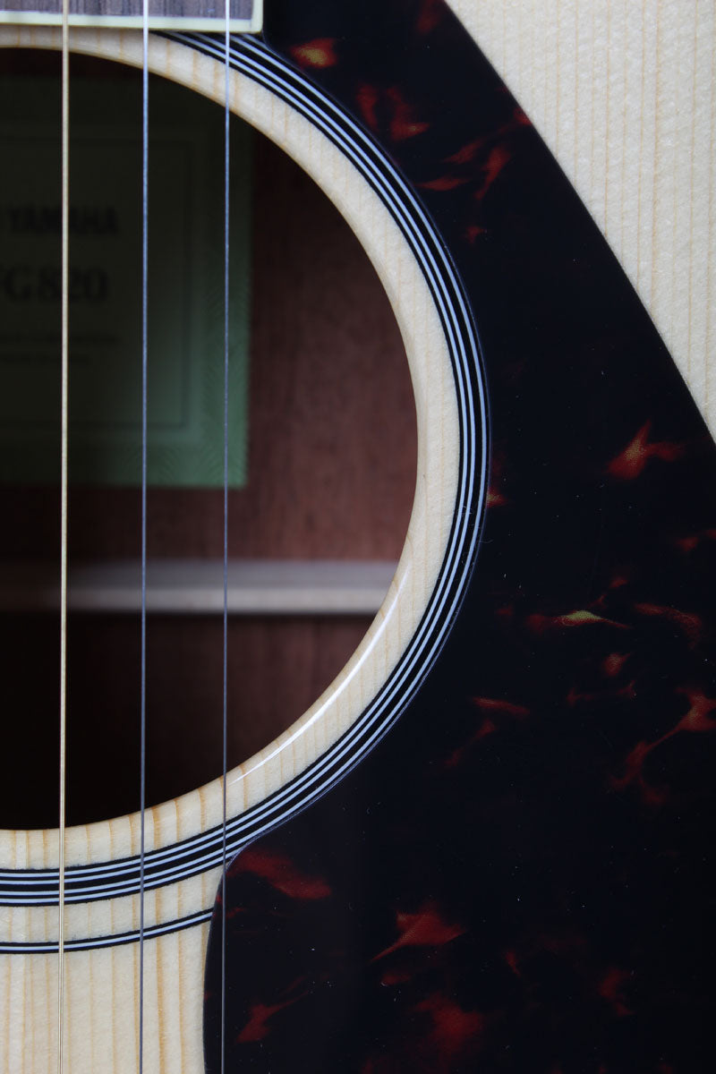 Yamaha FG820 Dreadnought Acoustic Guitar Solid Spruce Top Natural Gloss Finish