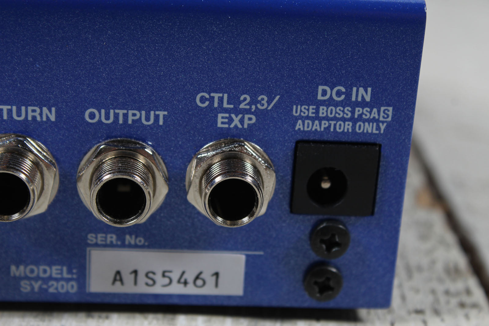 Boss SY-200 Guitar Synthesizer Pedal Electric Guitar & Bass Synth Effects Pedal