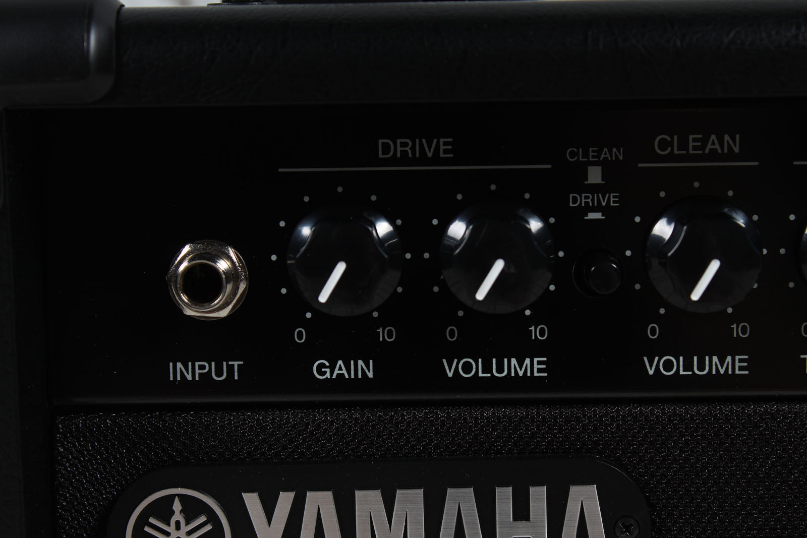 Yamaha GigMaker Electric Guitar Pack with Guitar and GA15II Combo Amplifier