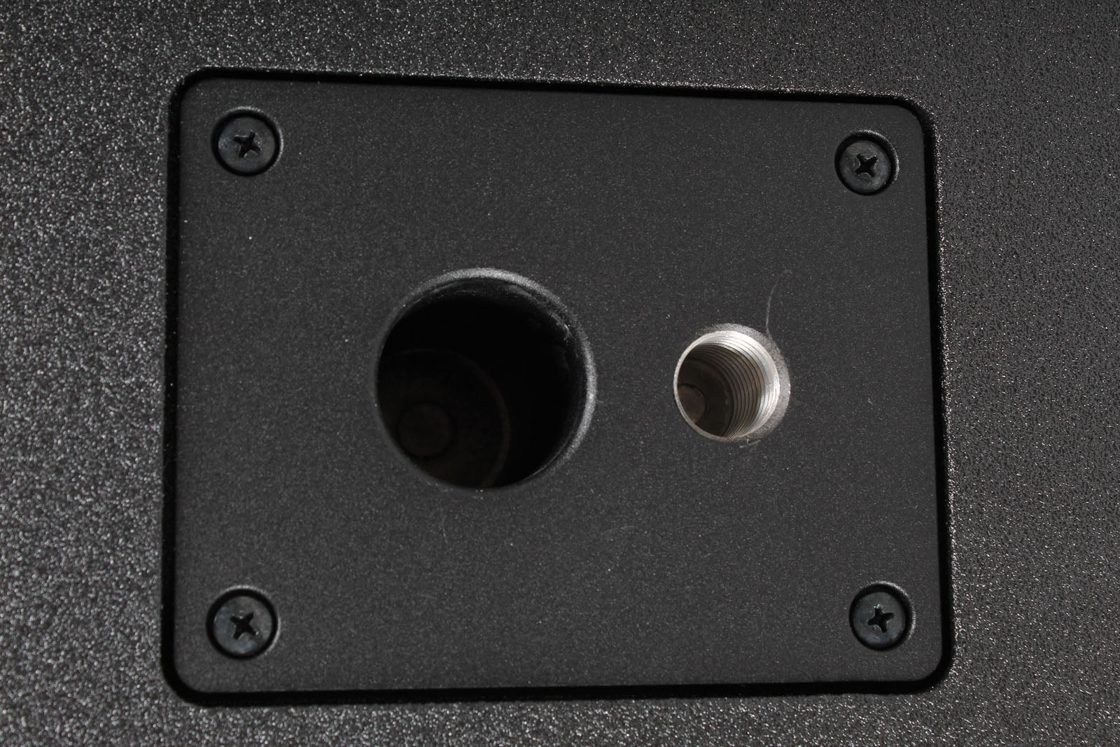 Yamaha DXS12mkII Powered Subwoofer 12 Inch 1020 Watt Band-Pass Type Subwoofer