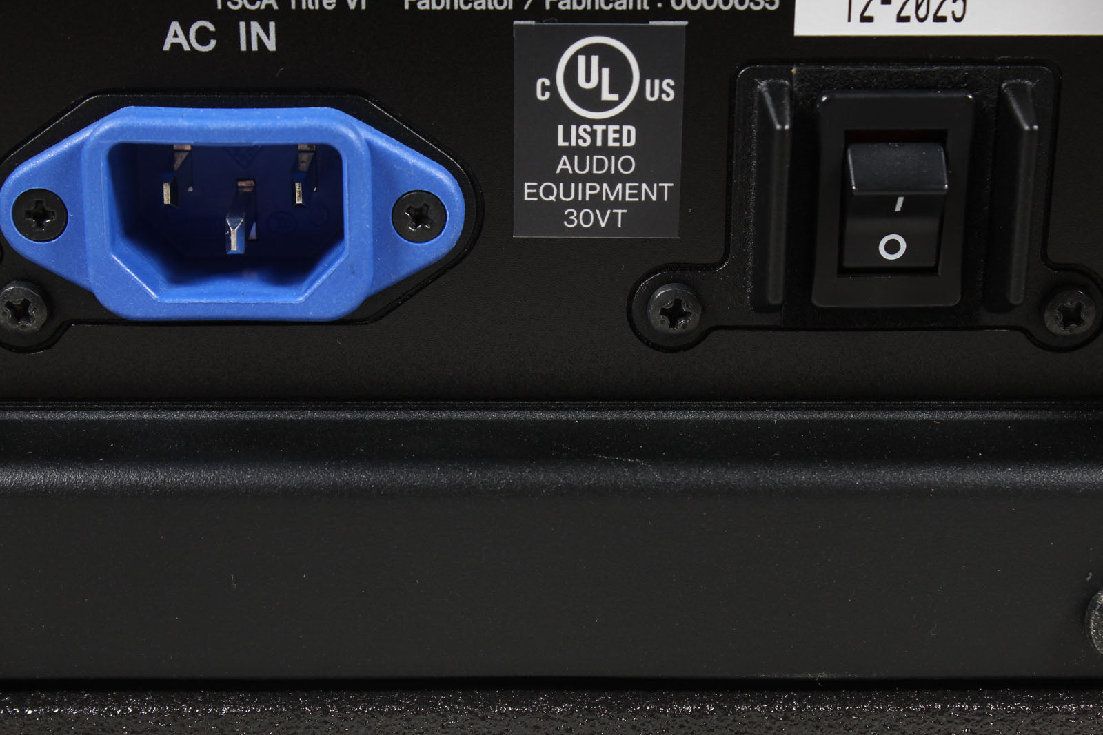 Yamaha DXS12mkII Powered Subwoofer 12 Inch 1020 Watt Band-Pass Type Subwoofer