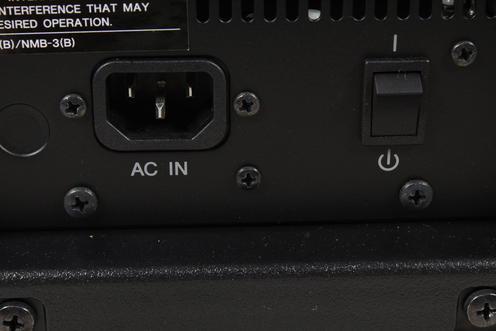 Yamaha DHR15 Powered Loudspeaker 1000 Watt 15 Inch 2-Way Bi-Amp Powered Speaker