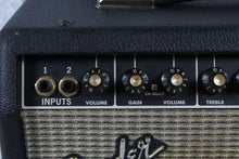 Load image into Gallery viewer, Fender 2001 Champion 30 Electric Guitar Amplifier 30 Watt 1 x 10 Combo Amp