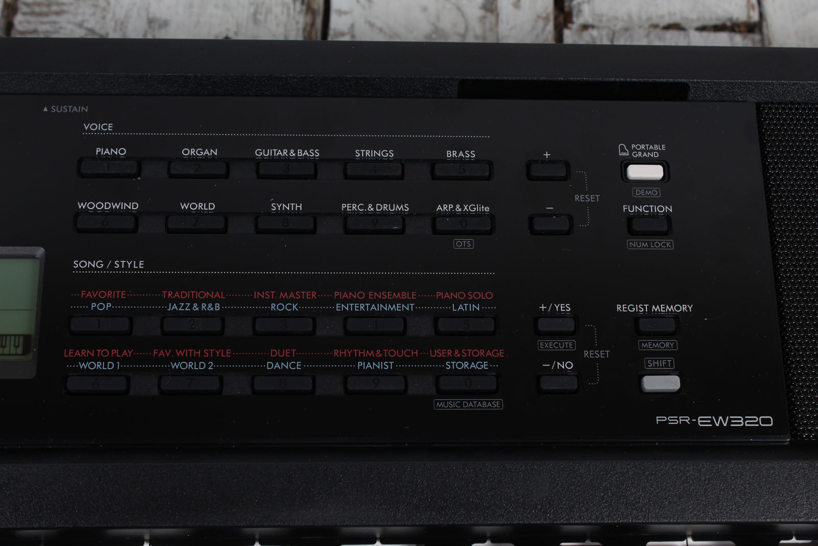 Yamaha PSR-EW320 Keyboard 76 Key Portable Keyboard with Power Supply