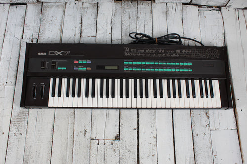Yamaha Vintage 1980s DX7 Digital Synthesizer 61 Key Keyboard w Case & Cartridges