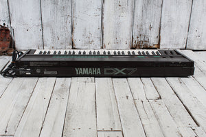 Yamaha Vintage 1980s DX7 Digital Synthesizer 61 Key Keyboard w Case & Cartridges