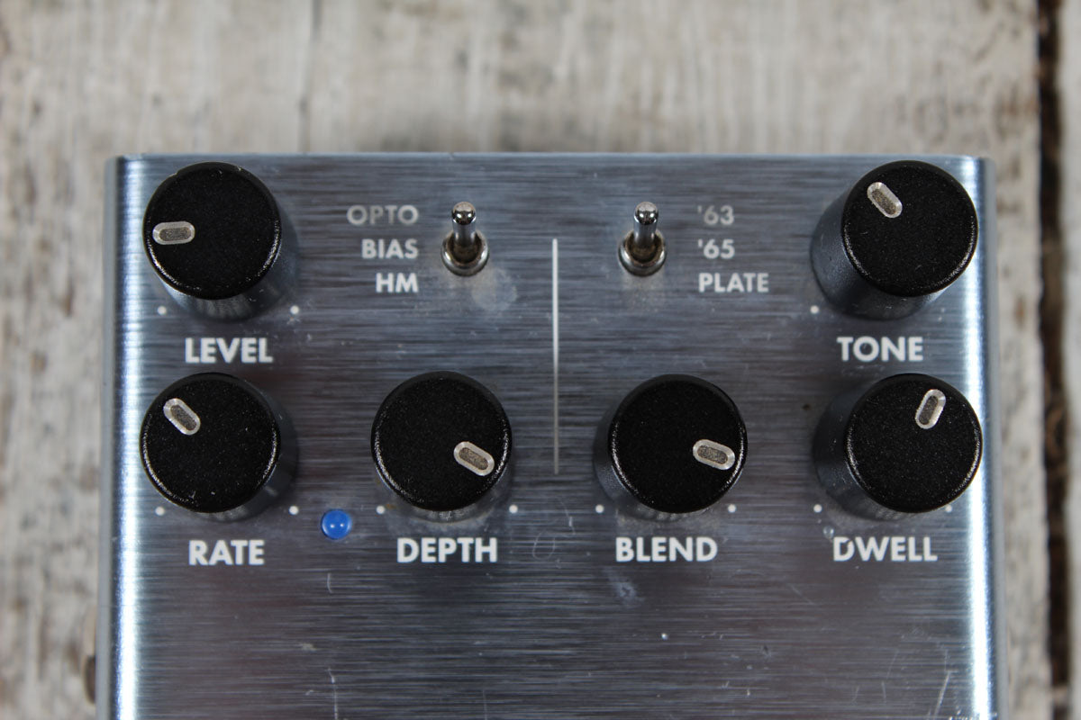 Fender Tre-Verb Digital Reverb / Tremolo Pedal Electric Guitar Effects Pedal