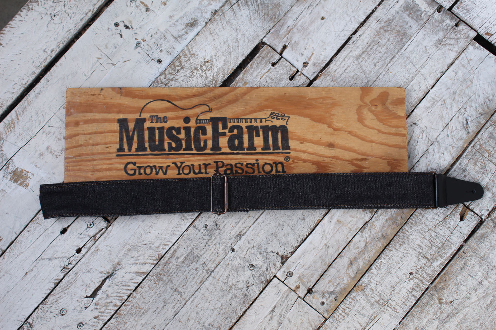 Fender x Wrangler Riveted Denim Guitar Strap Black