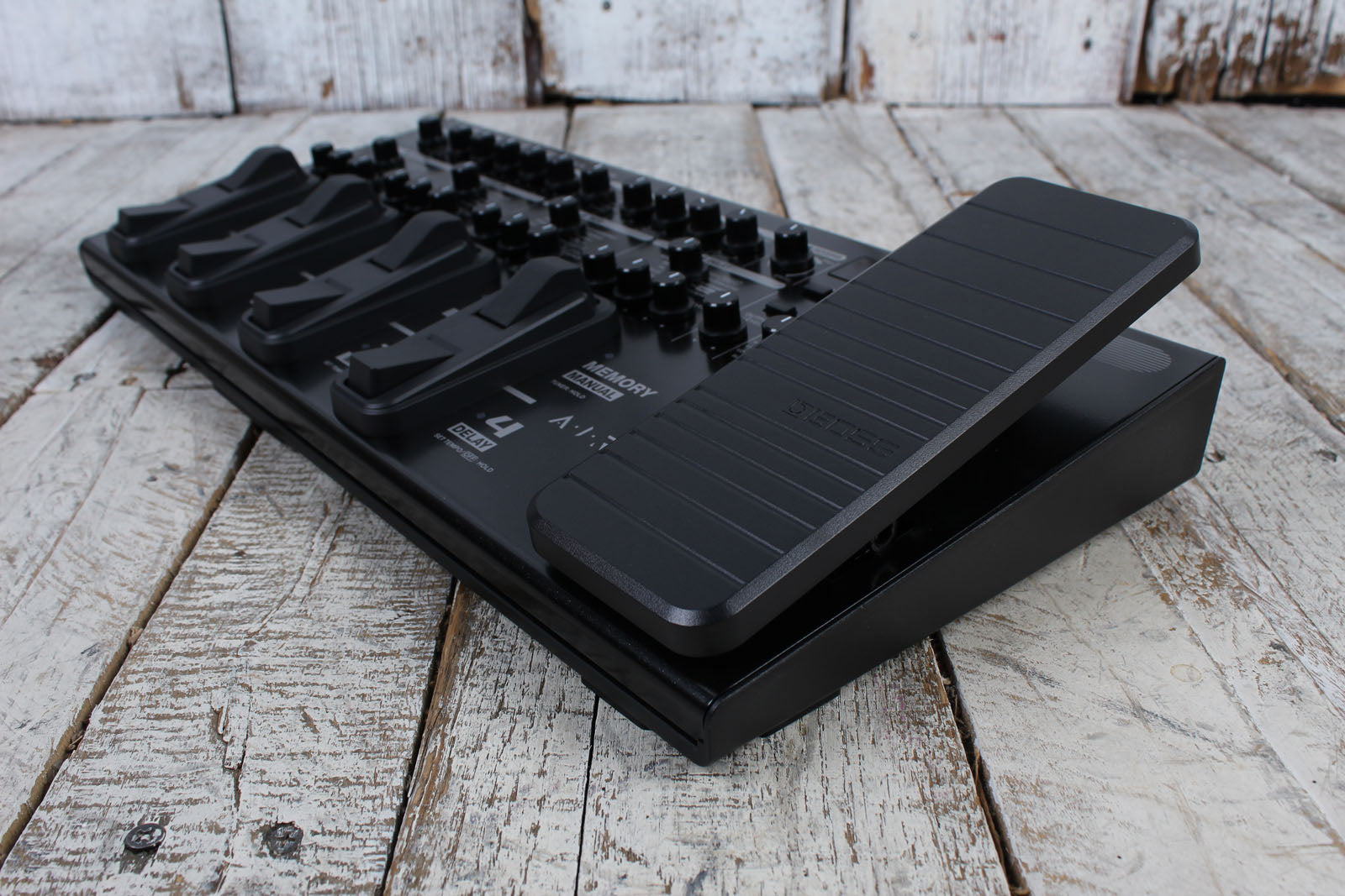 Boss ME-90 Multi Effects Electric Guitar Effects Pedal and Expression Pedal ME90