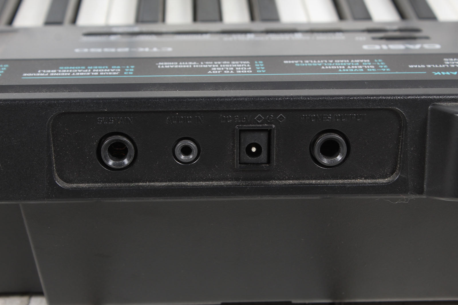 Casio CTK-2550 Keyboard 61 Key Portable Keyboard Black with Sustain Pedal and Power Supply