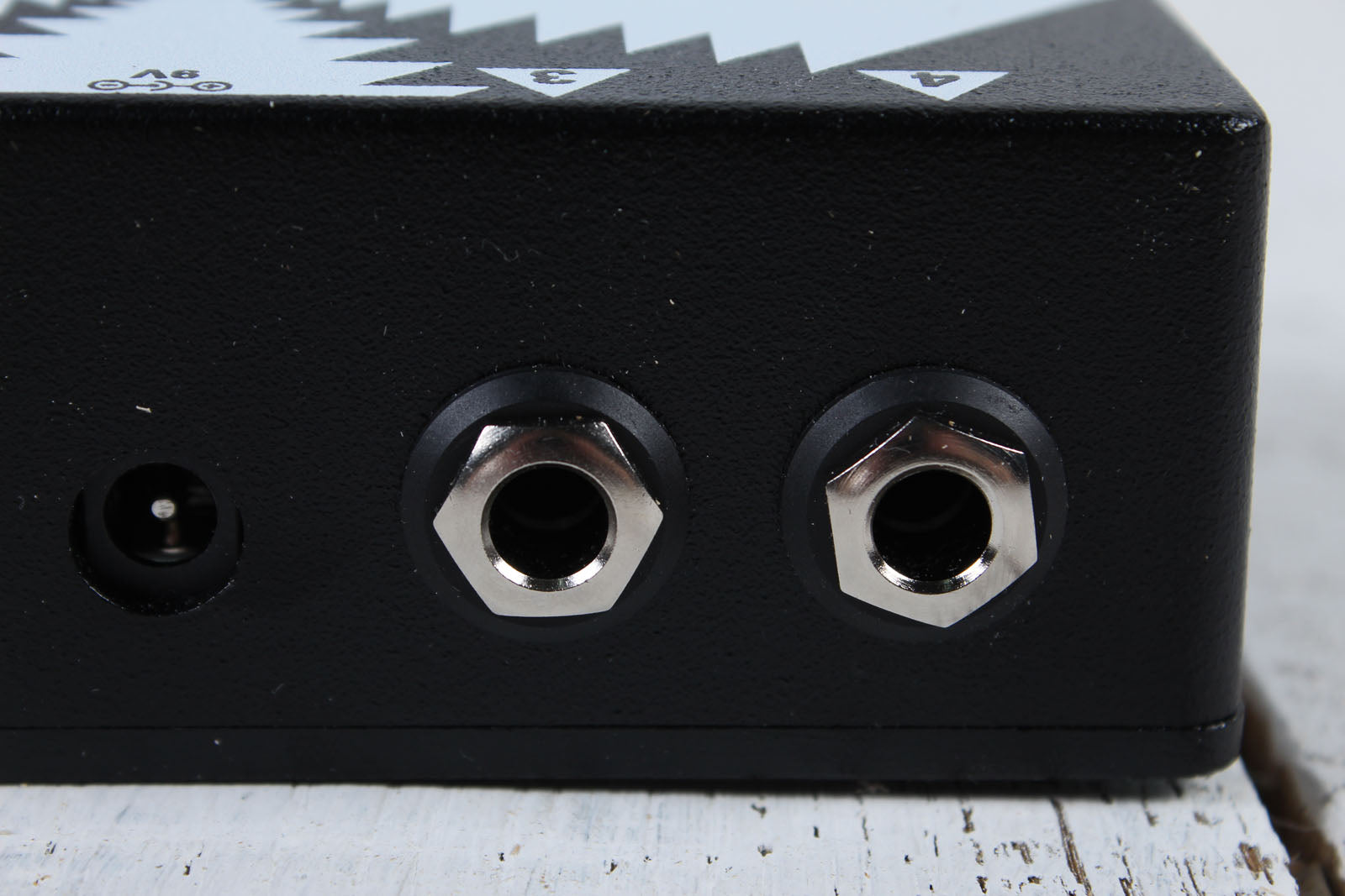 EarthQuaker One to Four Splitter Pedal Splitter Guitar Pedal with 4 Buffered Outputs