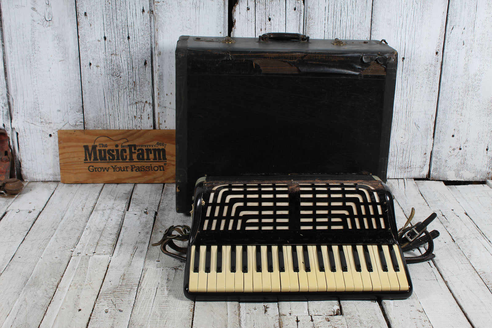 Excelsior NY Vintage Accordion Piano Accordion with Hardshell Case Secondary image