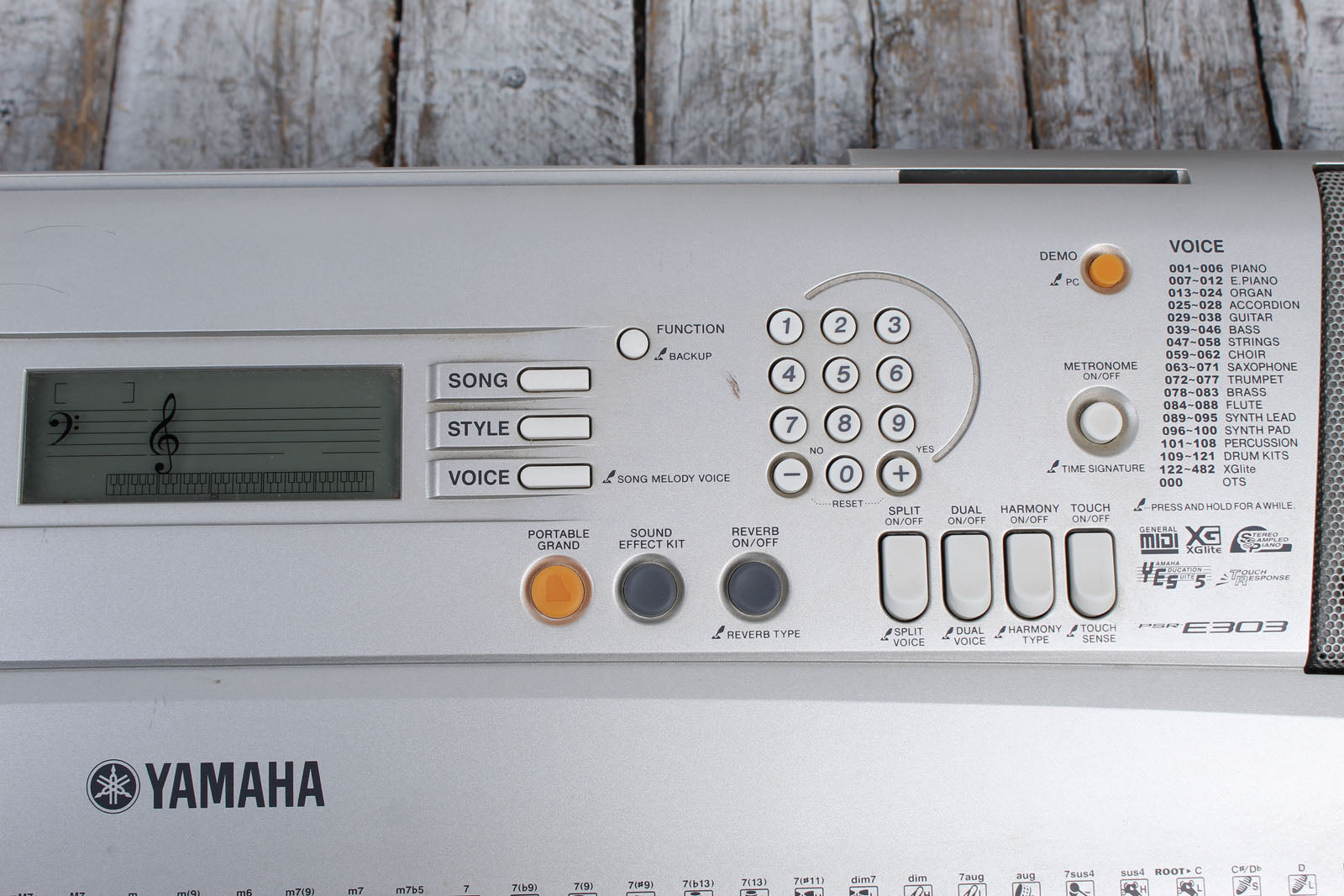 Yamaha psr-e303 電子キーボード Yamaha PSR-E303 Electronic Keyboard 61-Key w/Power Cord, Music