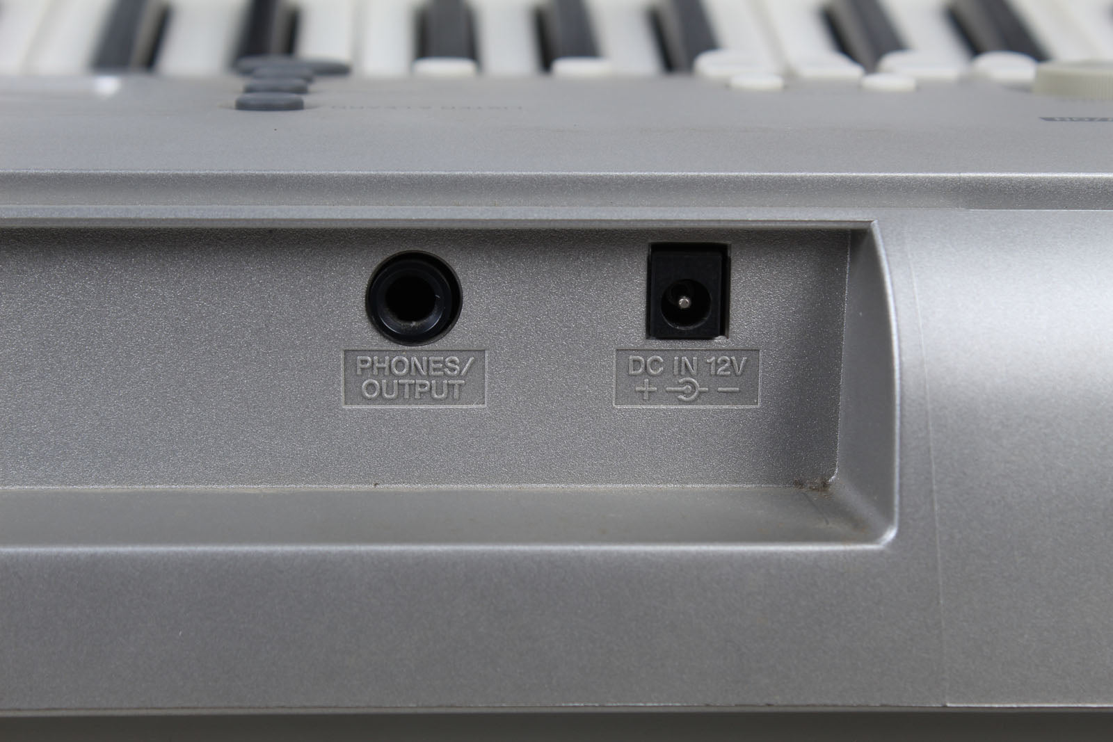 Yamaha PSR-E303 Portable Keyboard 61 Key Digital Piano with Power