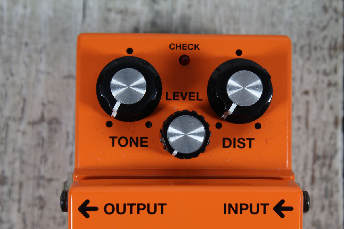 Boss DS-1 Distortion Effects Pedal Electric Guitar and Keyboard Effects Pedal
