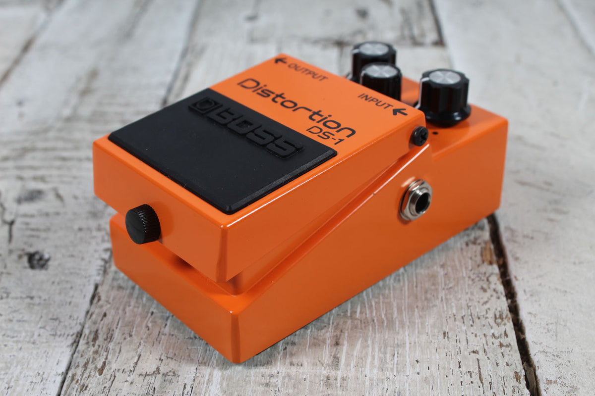 Boss DS-1 Distortion Effects Pedal Electric Guitar and Keyboard Effects Pedal