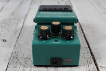 Load image into Gallery viewer, Boss TR-2 Tremolo Pedal Electric Guitar Effects Pedal Vintage Tremolo Effects