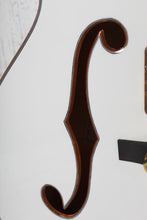 Load image into Gallery viewer, Gretsch Synchromatic Falcon Hollow Body Electric Guitar Snowcrest White w Case
