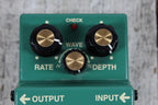 Boss TR-2 Tremolo Pedal Electric Guitar Effects Pedal Vintage Tremolo Effects