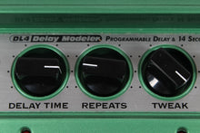 Load image into Gallery viewer, Line 6 DL4 V1 Delay Modeler Pedal Electric Guitar Delay Effects Pedal