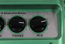 Load image into Gallery viewer, Line 6 DL4 V1 Delay Modeler Pedal Electric Guitar Delay Effects Pedal