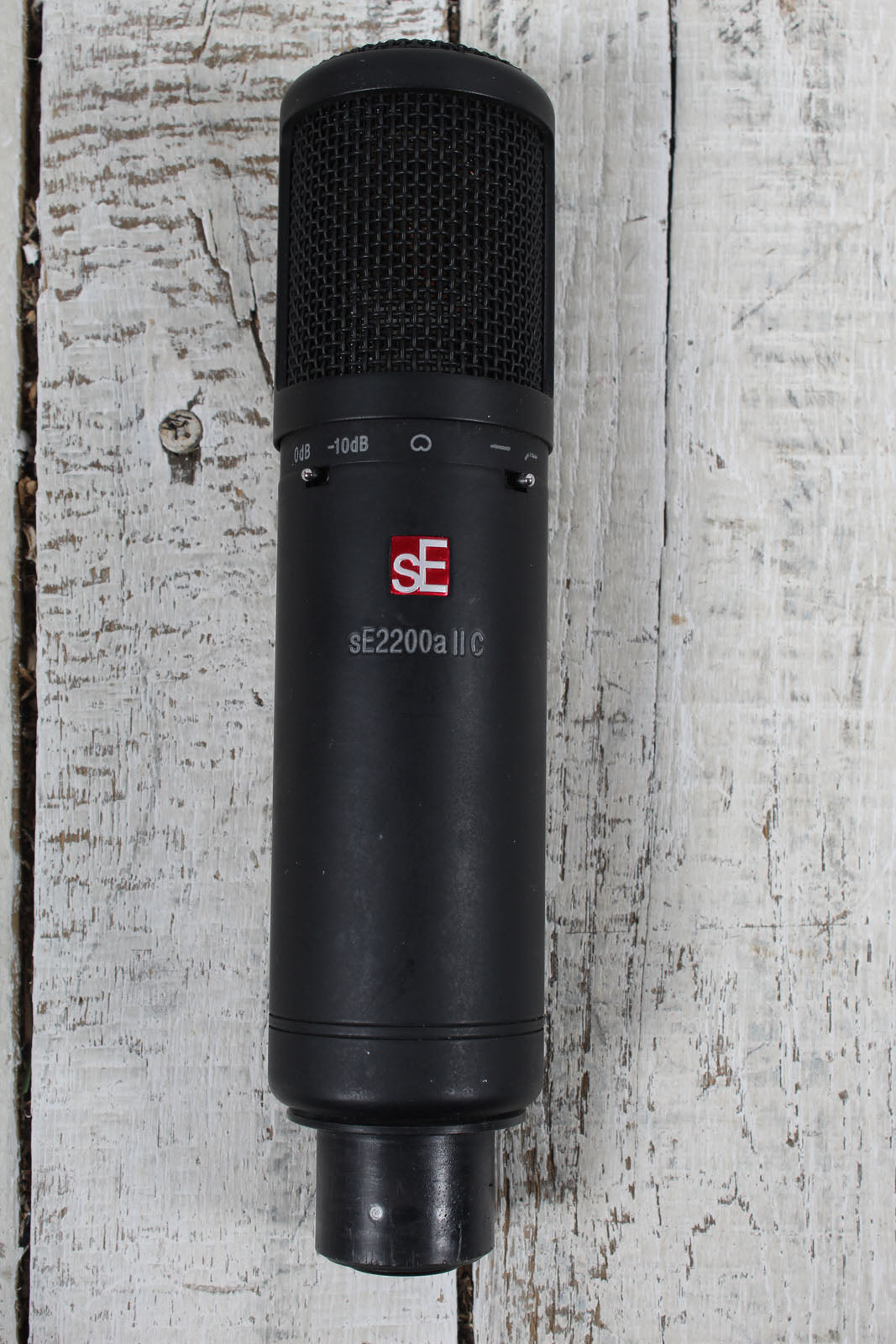 sE Electronics 2200a II Large Diaphragm Cardioid Condensor Instrument and Vocal Microphone Main image