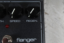 Load image into Gallery viewer, MXR M117R Flanger Pedal Electric Guitar Flanger Effects Pedal with Power Supply