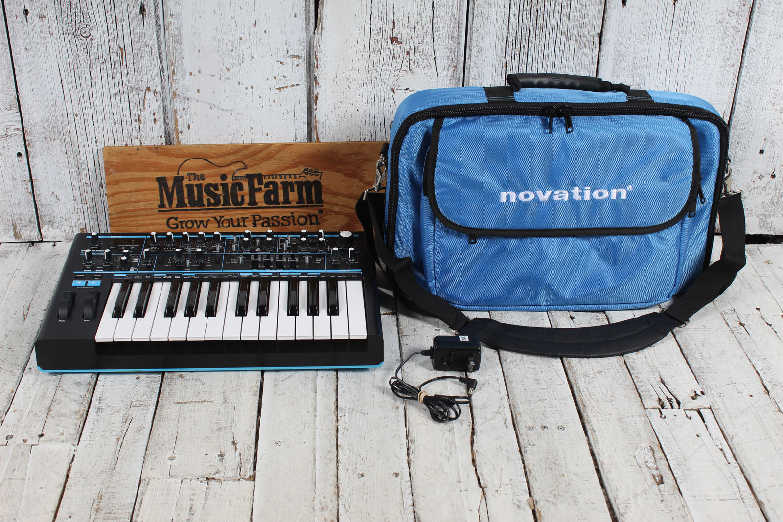 Novation Bass Station II Analog Synthesizer 25 Key Synthesizer with Gig Bag