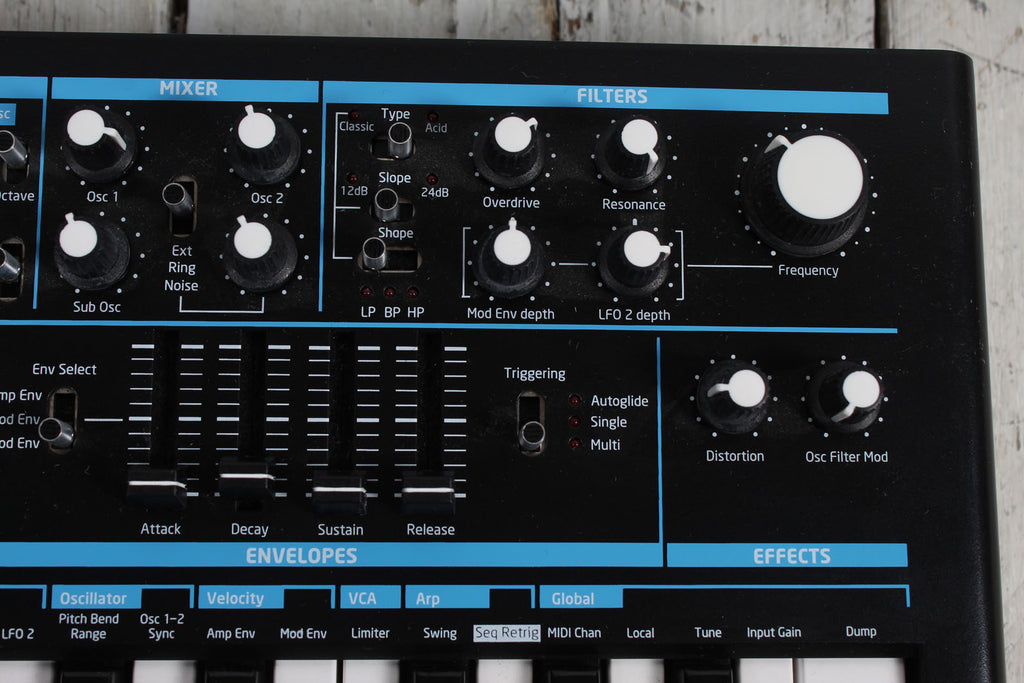 Novation Bass Station II Analog Synthesizer 25 Key Synthesizer with Gig Bag
