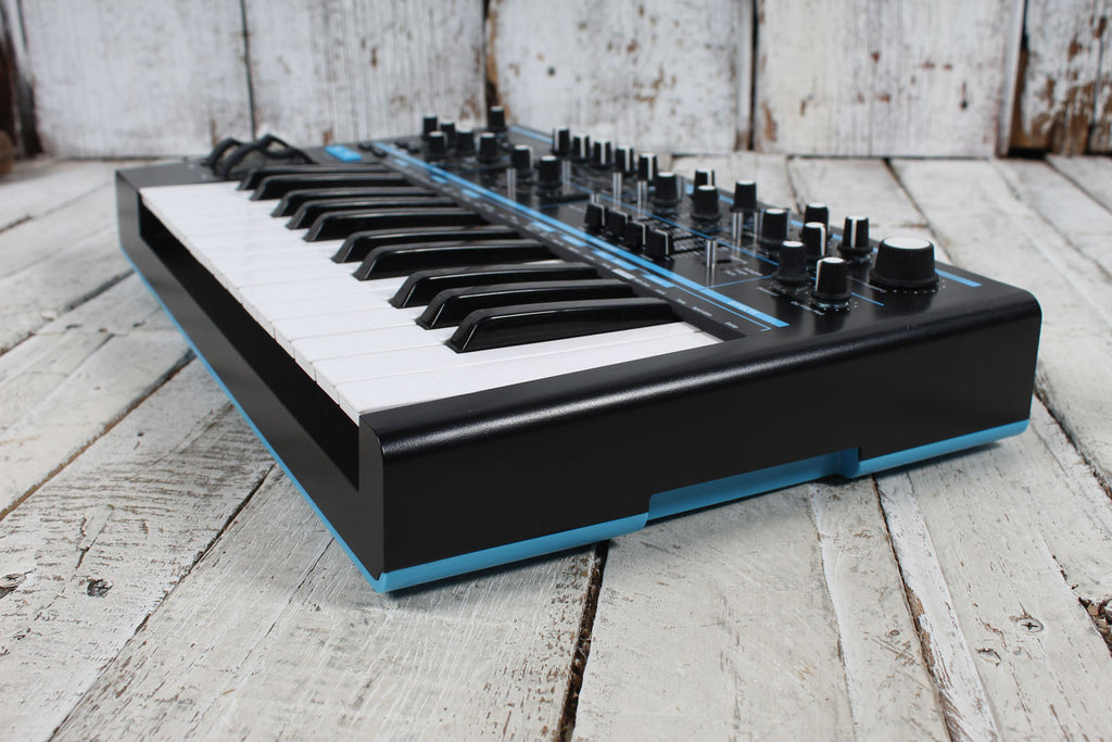 Novation Bass Station II Analog Synthesizer 25 Key Synthesizer with Gig Bag