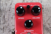 Load image into Gallery viewer, NUX Voodoo Vibe NCH-3 Effects Pedal Electric Guitar Sustain Effects Pedal