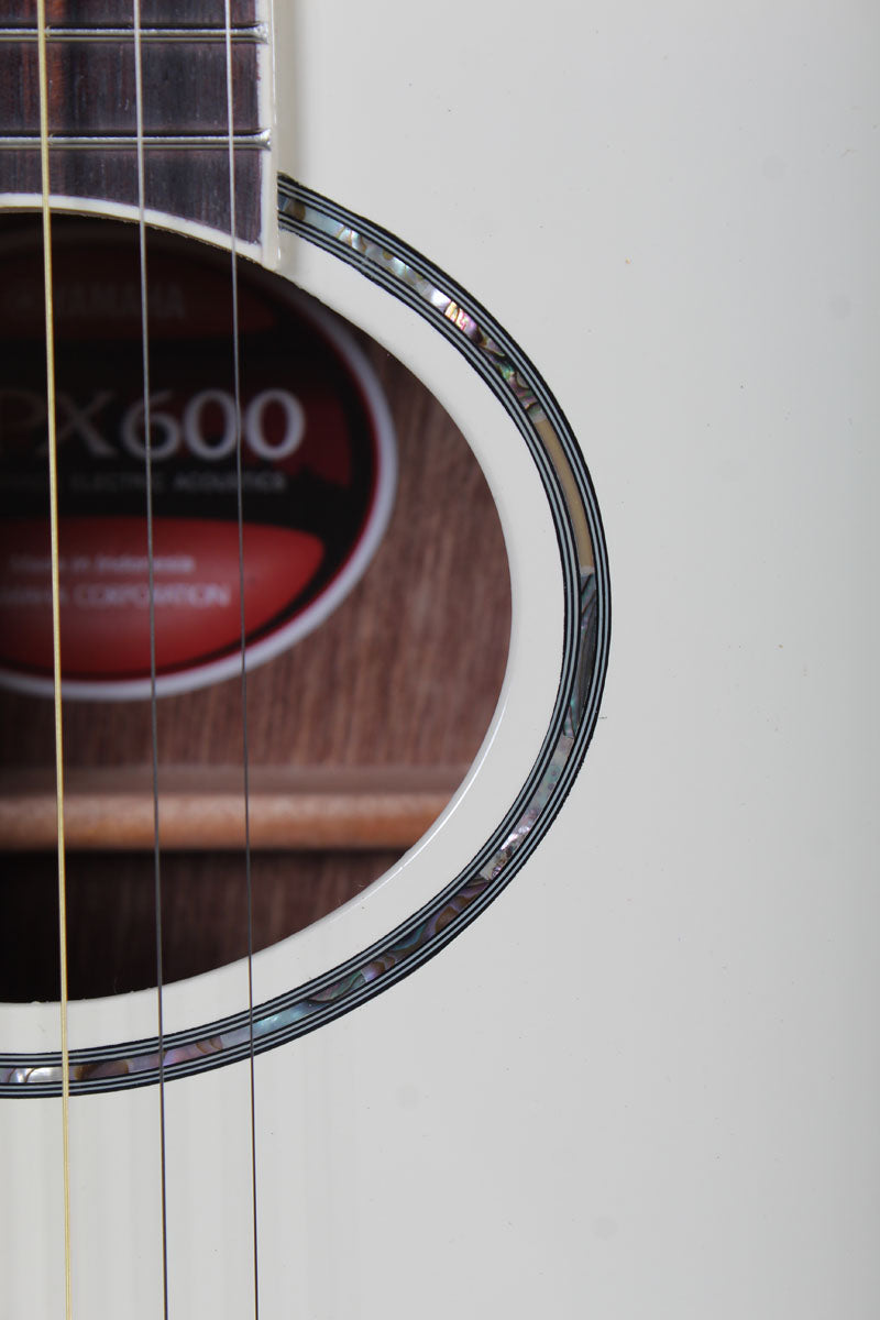 Yamaha APX600 Thinline Cutaway Acoustic Electric Guitar Vintage White Finish