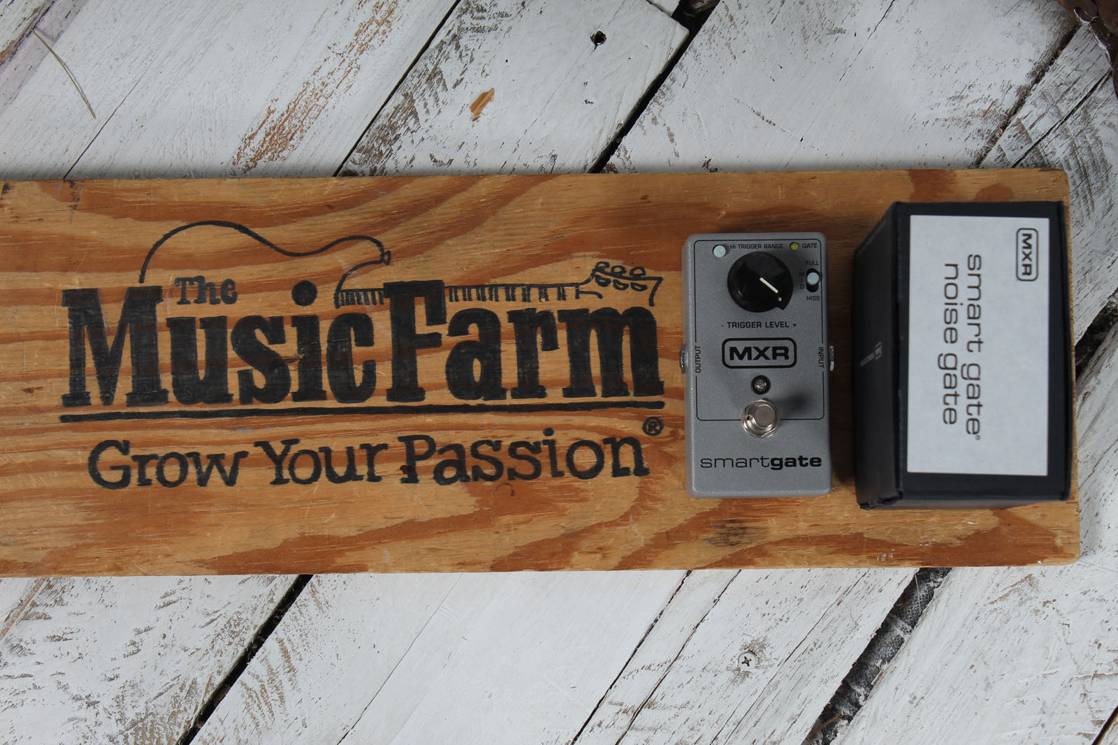 MXR M135 Smart Gate Pedal Noise Gate Effects Pedal for Electric Guitar or Bass Secondary image