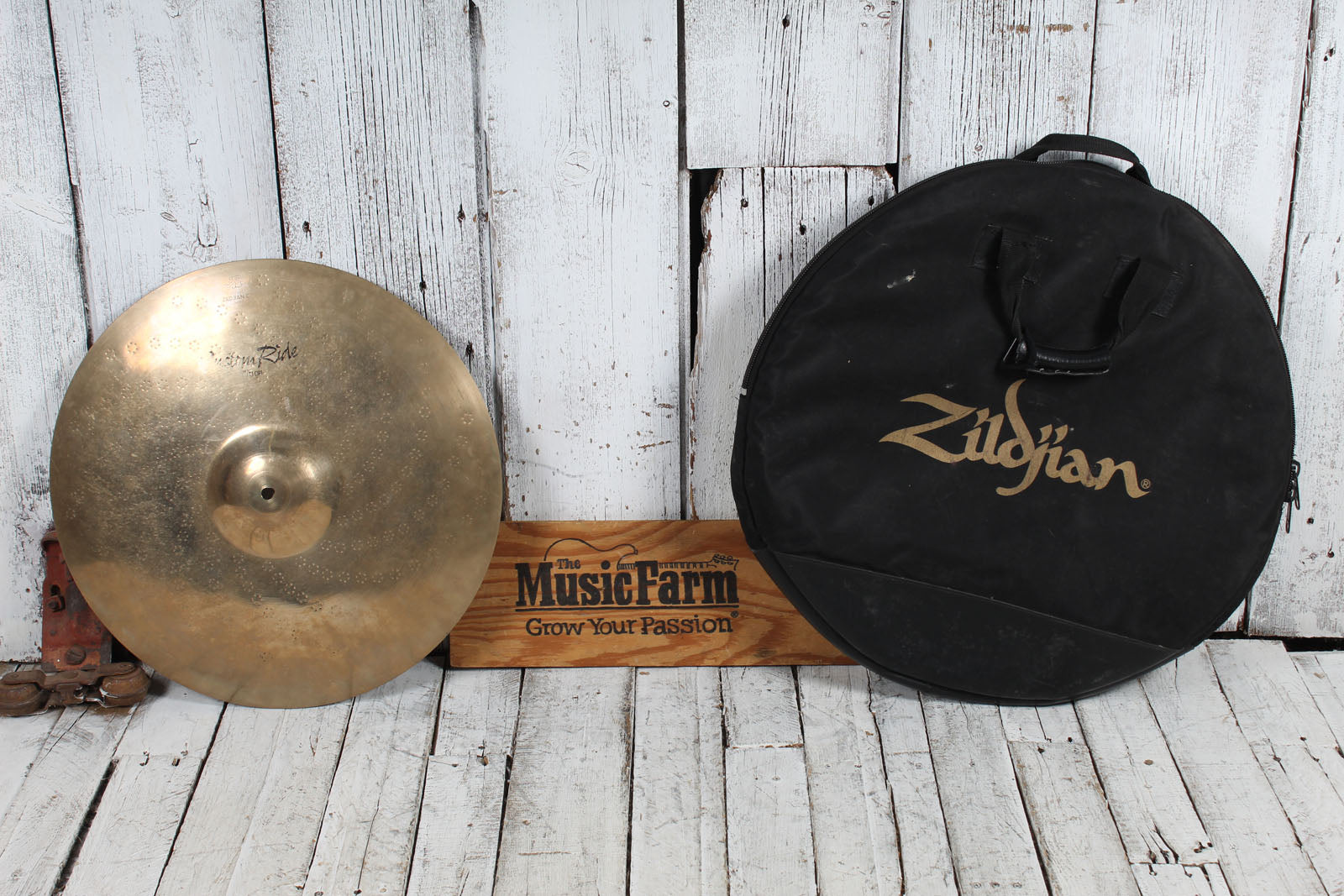 Zildjian Custom Ride Drum Cymbal 20 Inch Ride Cymbal and Cymbal Bag Secondary image