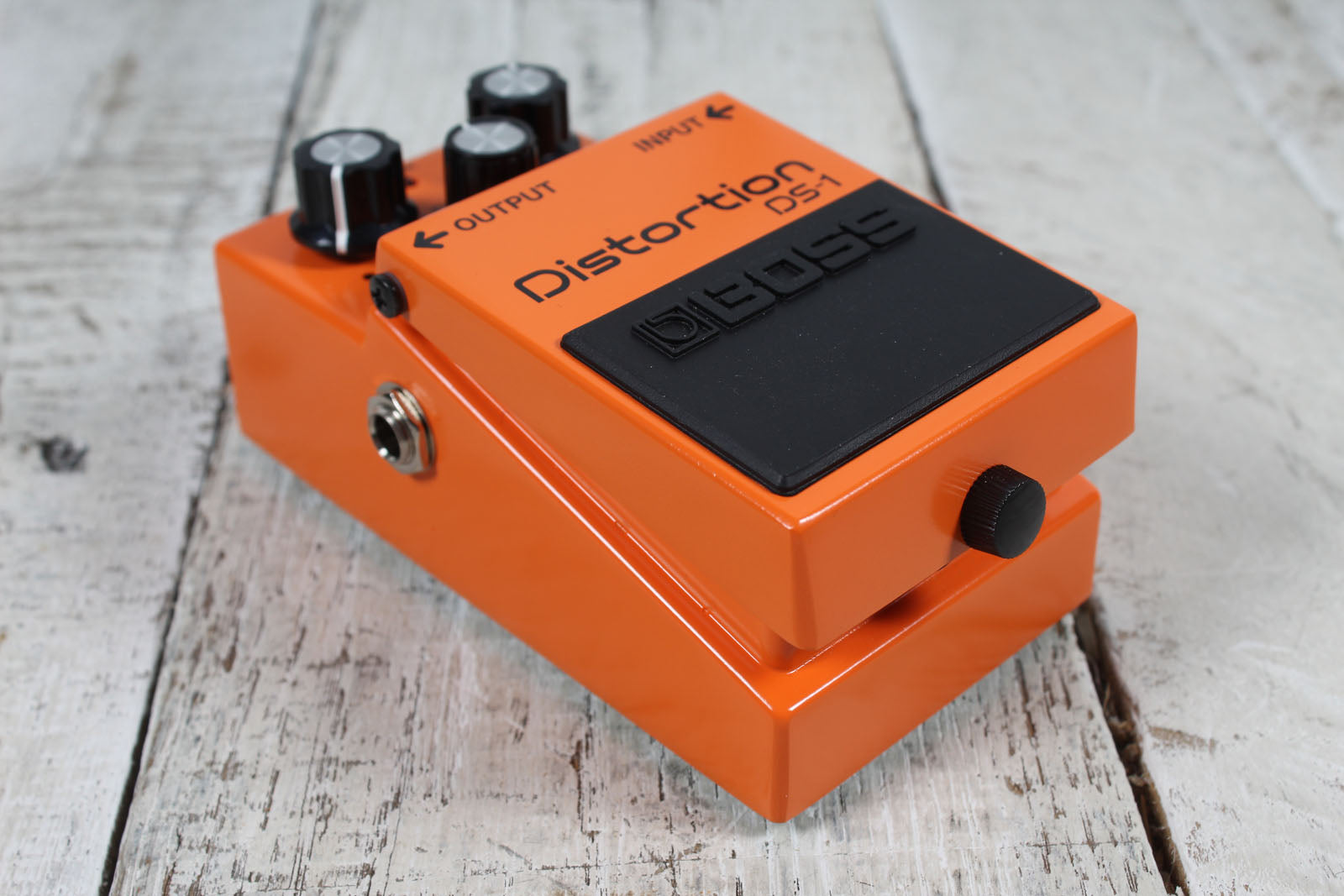 Boss DS-1 Distortion Effects Pedal Electric Guitar and Keyboard Effects Pedal