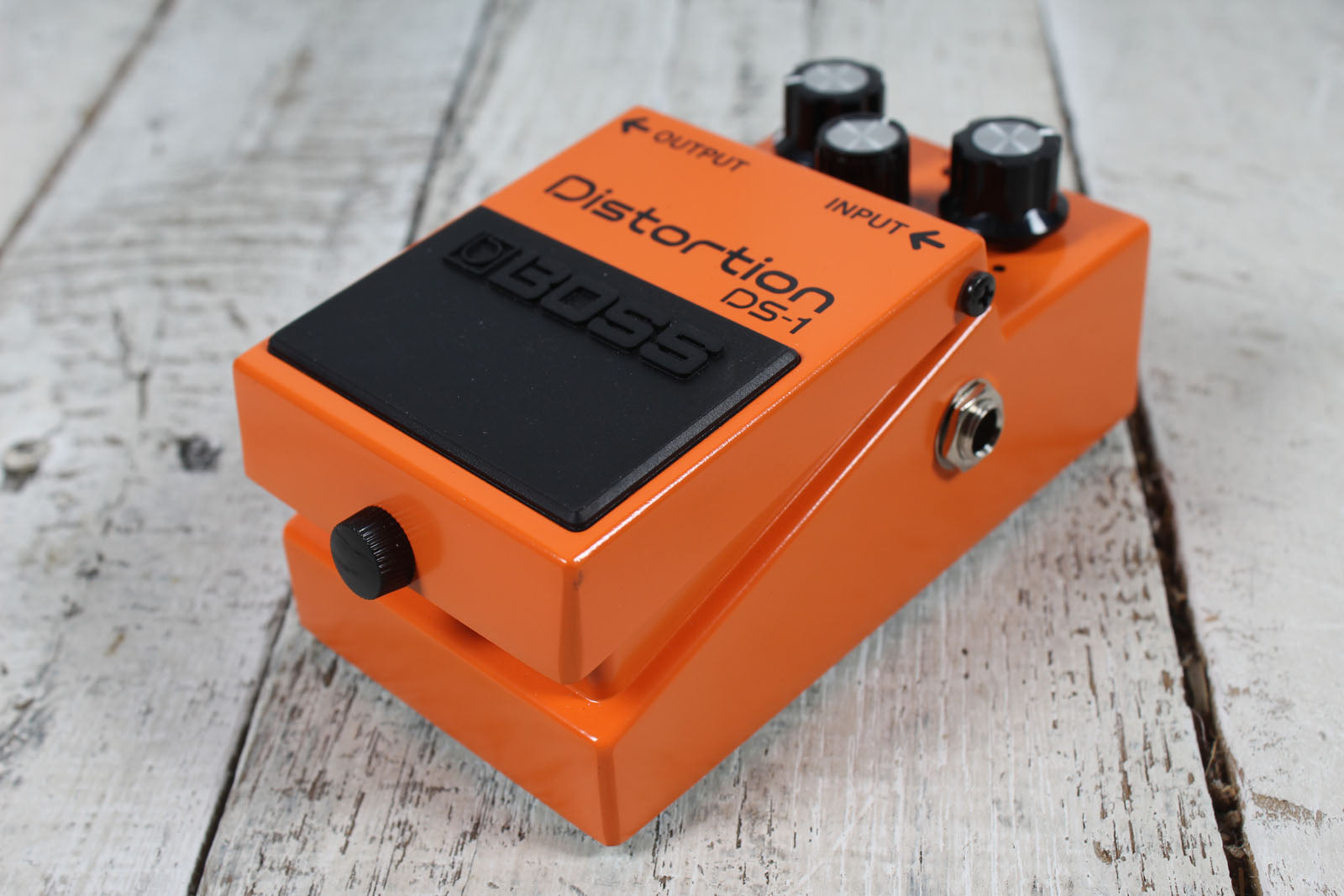 Boss DS-1 Distortion Effects Pedal Electric Guitar and Keyboard Effects Pedal
