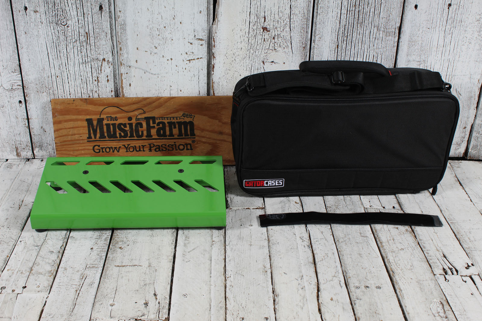 Gator GPB-LAK-GR  Small Aluminum Guitar Effects Pedal Board with Carry Bag Screamer Green Secondary image