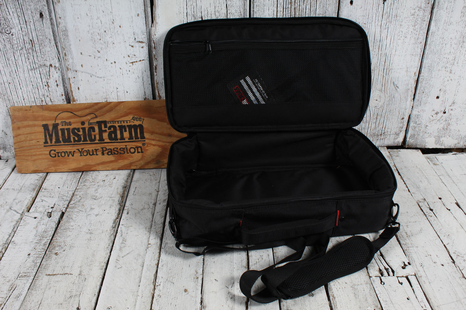 Gator GPB-LAK-1  Small Aluminum Guitar Effects Pedal Board with Carry Bag Black