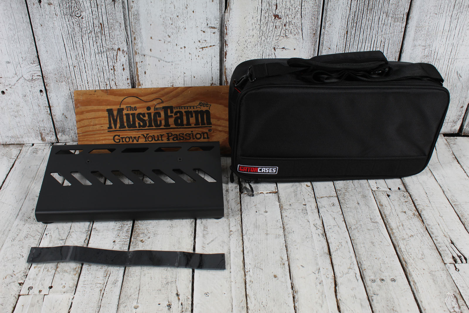 Gator GPB-LAK-1  Small Aluminum Guitar Effects Pedal Board with Carry Bag Black