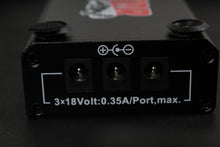 Load image into Gallery viewer, Gator GPT-PRO-PWR Guitar Effects Pedal Board with Carry Bag and Power Supply